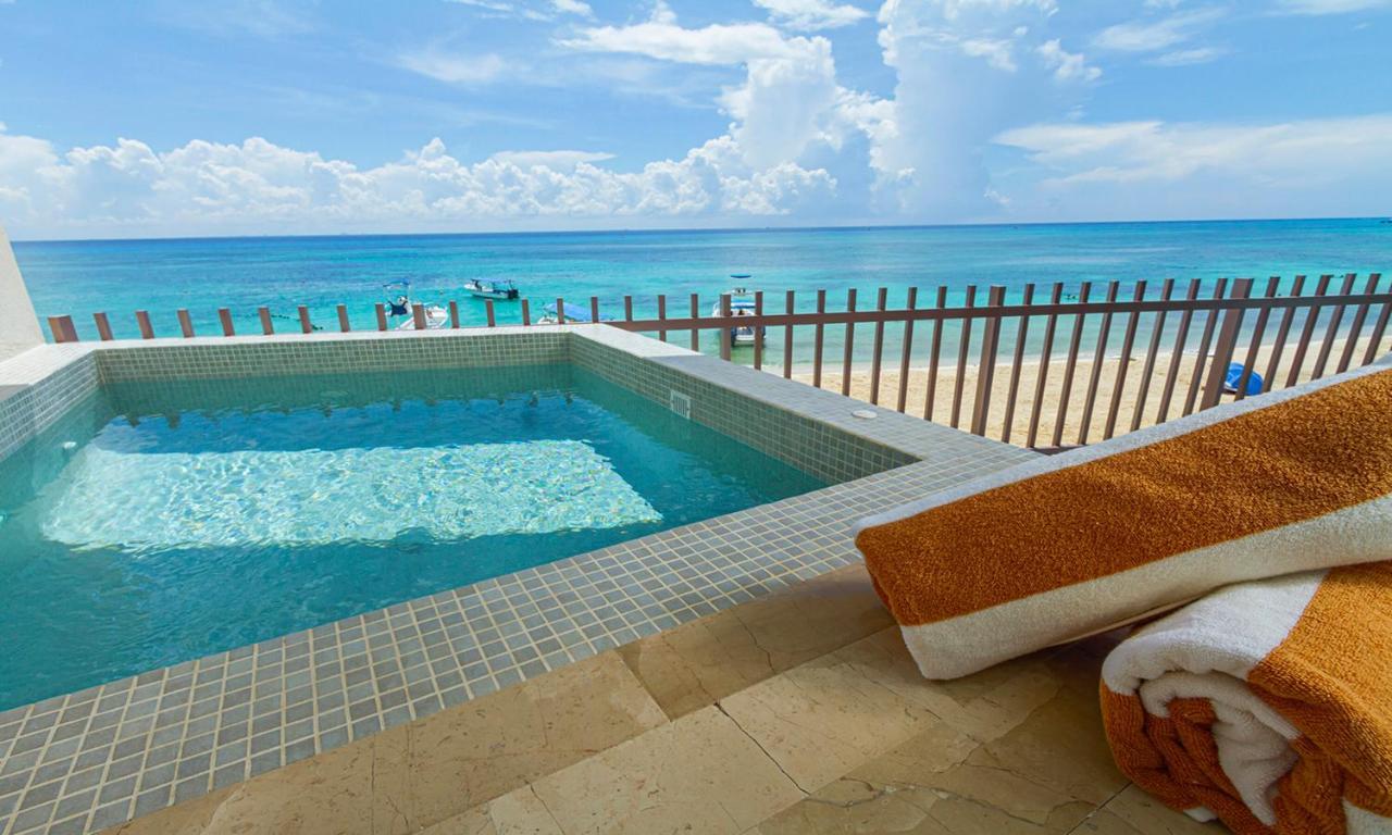 Ocean Blue Front Beach Playa del Carmen